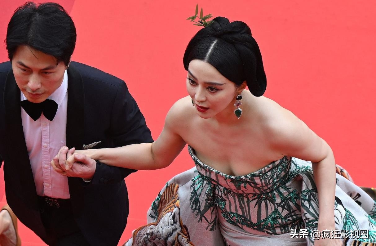 有人穿成玫瑰花，有人真空上阵，戛纳红毯走完了，谁尴尬一目了然