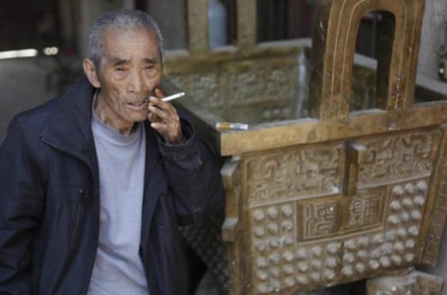 河南老汉制假,河南一老汉造假古董