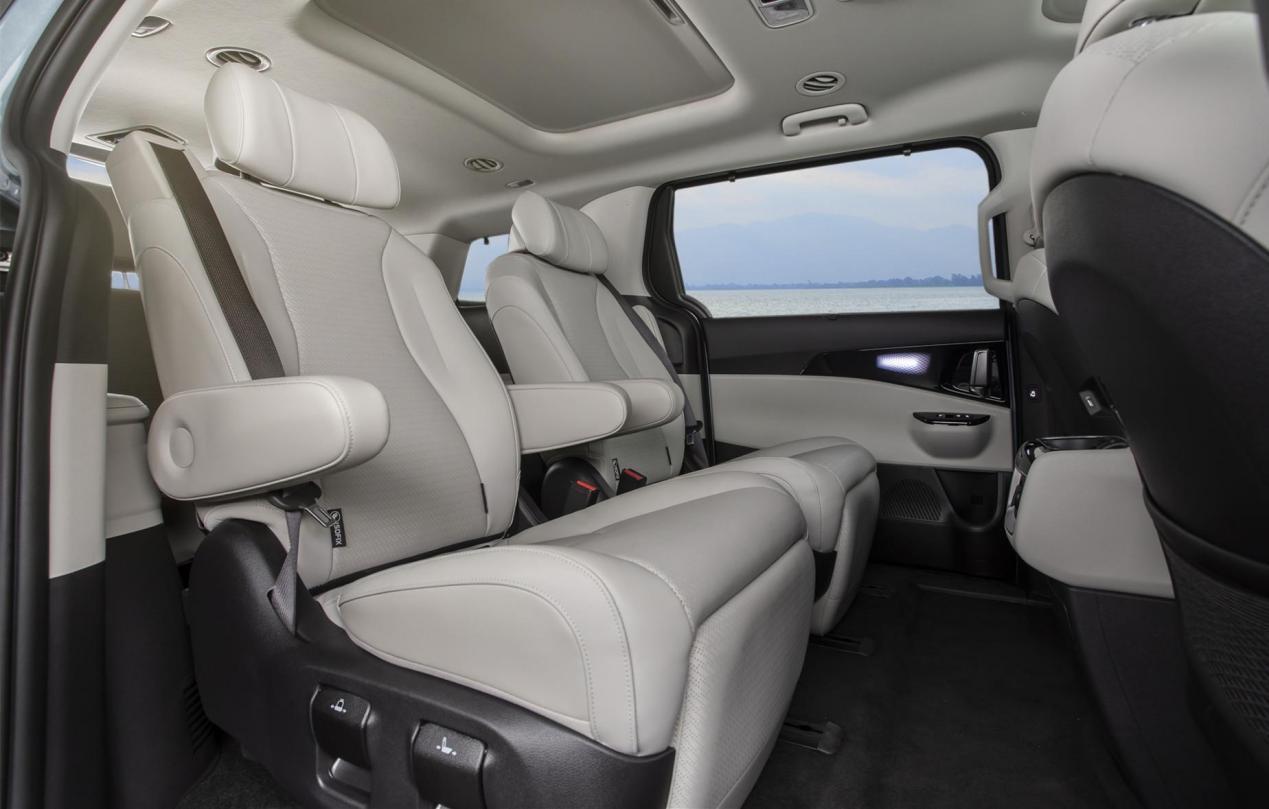 全新起亚嘉华实车很有商务风格,全新款起亚嘉华mpv版