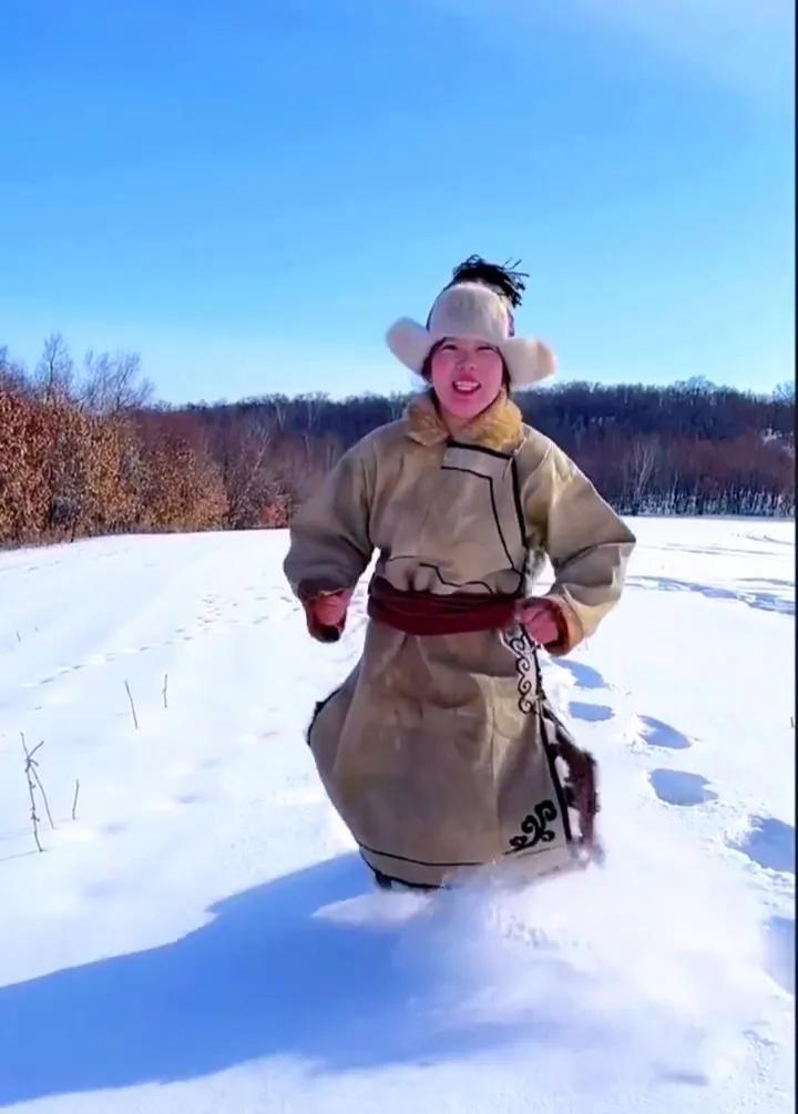 五十六个民族的风俗和服饰,五十六个民族代表服饰图片