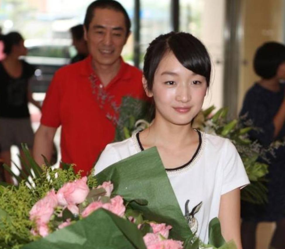 周冬雨妈妈与继父,周冬雨和父母相认