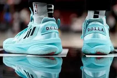 利拉德承认库里比自己厉害吗,利拉德评价库里再次夺冠