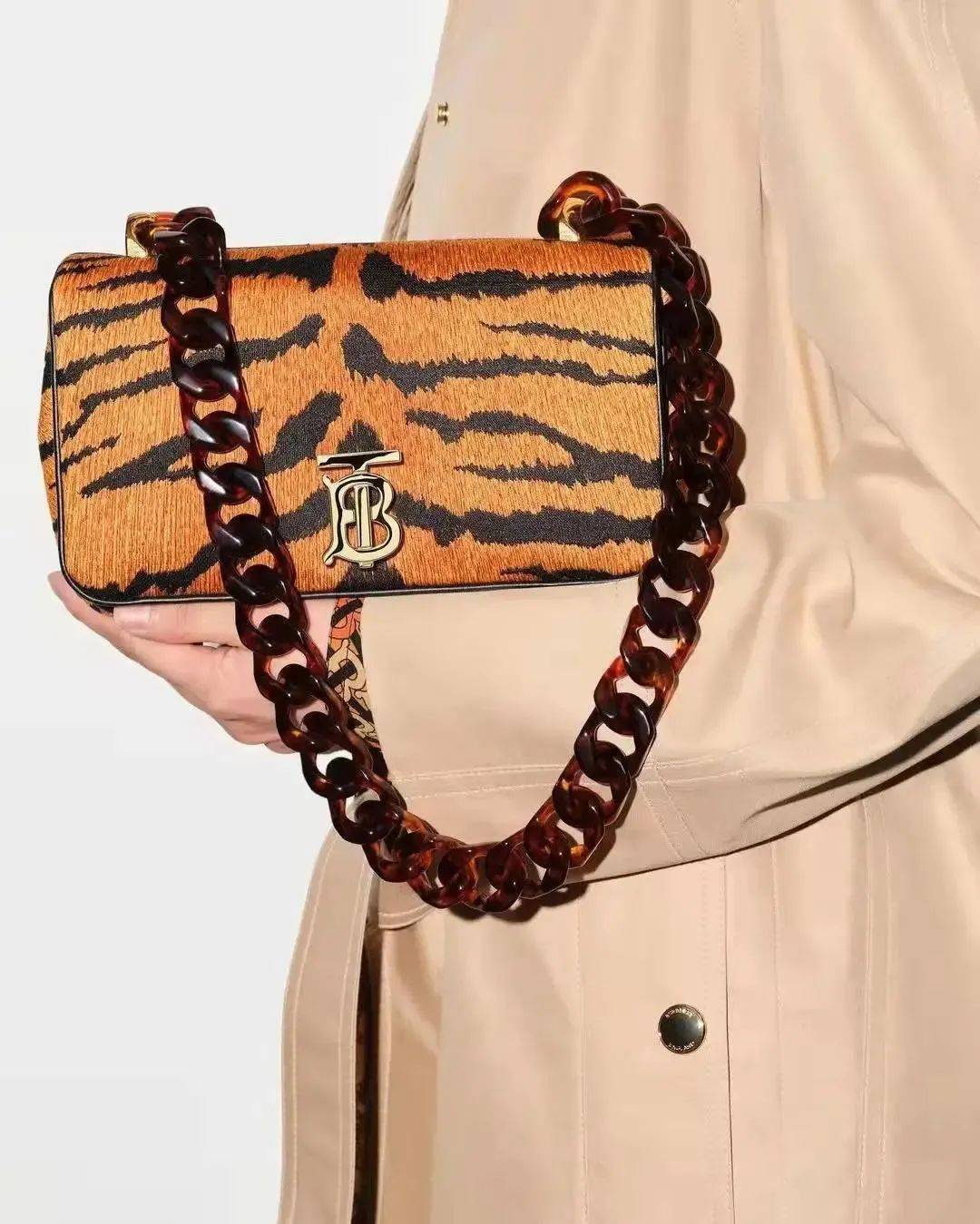 学美术以后做服装设计有前景吗,学习服装设计的画室