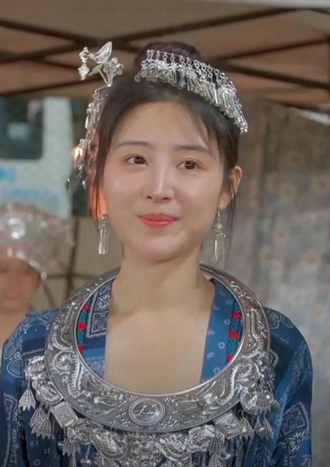 村花们闪亮登场的文案,村花进村的文案