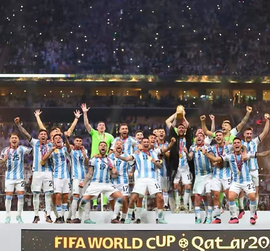 梅西捧杯黑袍去哪了,梅西为什么穿黑纱举起大力神杯