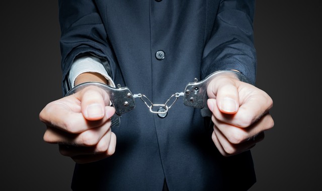 警察查光碟违法吗,卖光碟被警察抓住