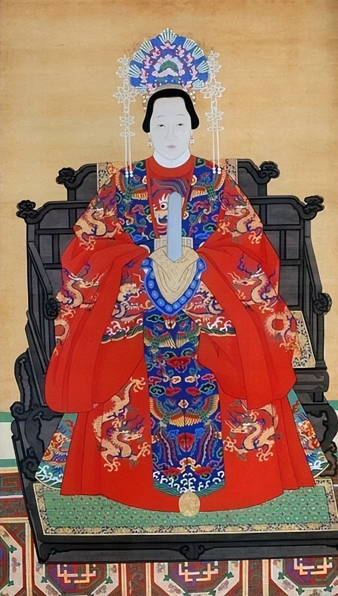 何超莲水滴形的霞帔吊坠,何超莲的霞帔坠是祖传的吗