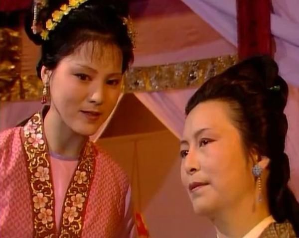 2010版红楼梦李嬷嬷骂袭人,红楼梦李奶奶第几回骂袭人