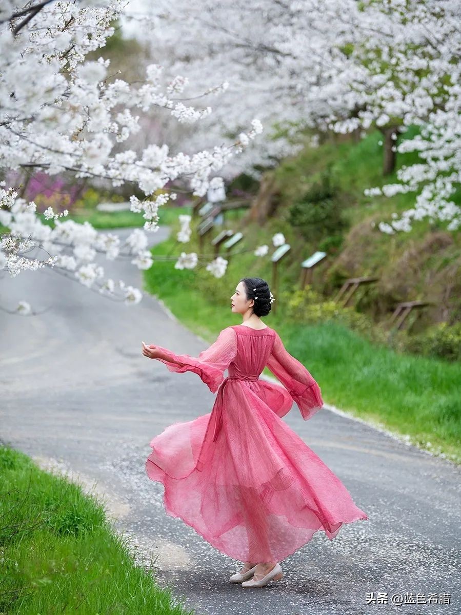 如何拍出好看的穿搭自拍照,穿搭复古拍照姿势大全