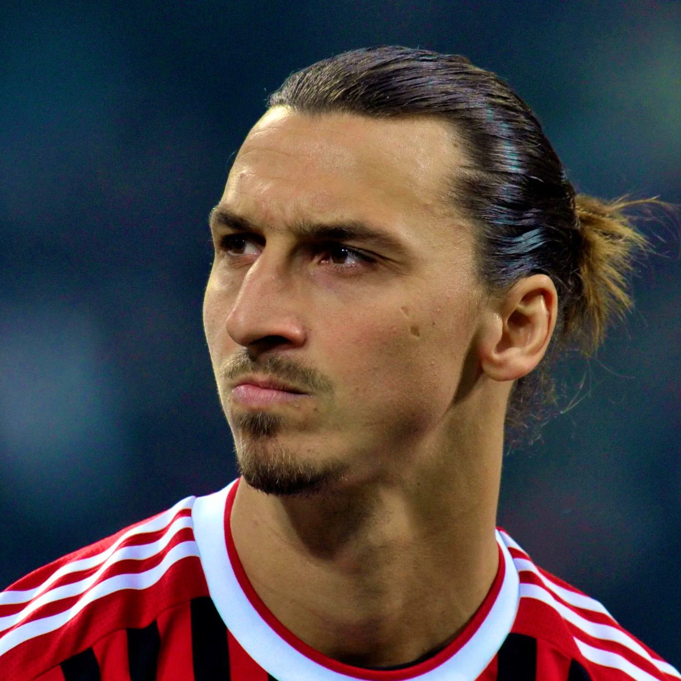 伊布在巴黎出战180场打入156球,伊布和马尔蒂尼同队