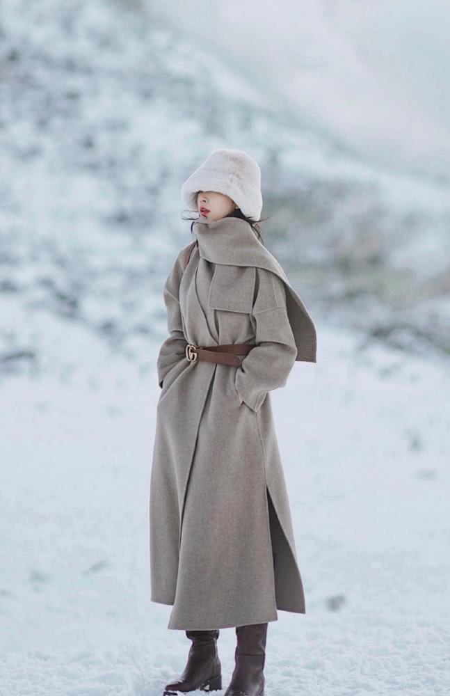 三木藏青色最新冬款大衣,三木母女秋冬装搭配红色大衣