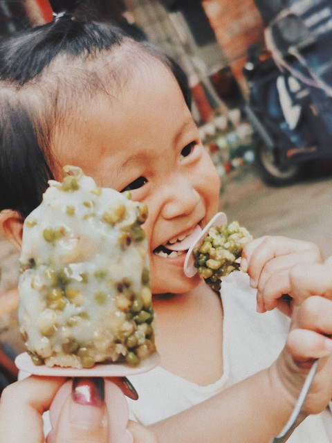 80年代的小孩日常生活,80年代农村夏天夜晚纳凉场景