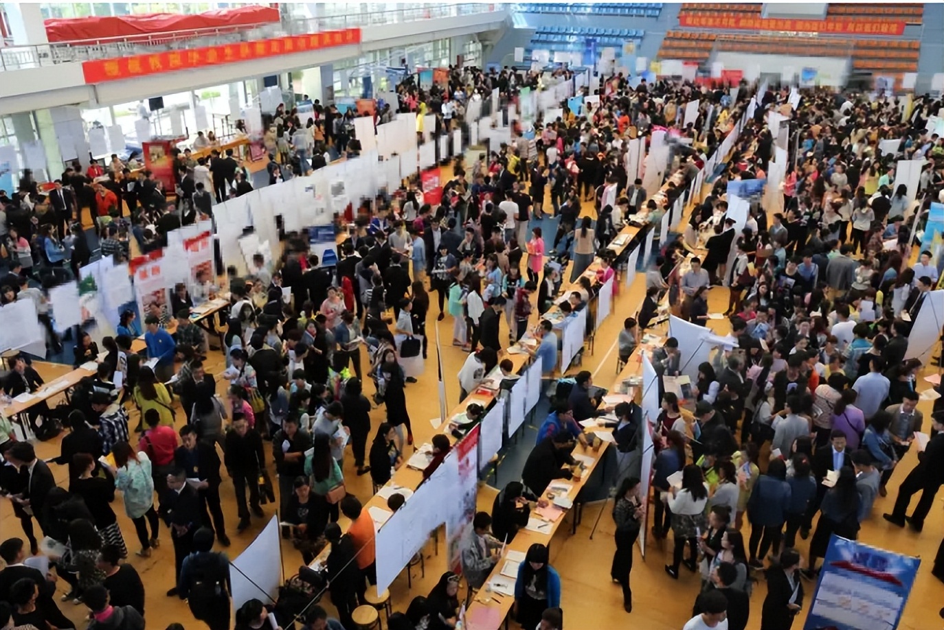 本科生在富士康就业前景,大学生进富士康就业