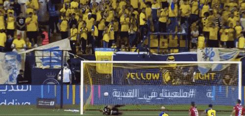 C罗世界波破门+主动让点，利雅得胜利2：1逆转取胜，榜首却不保！