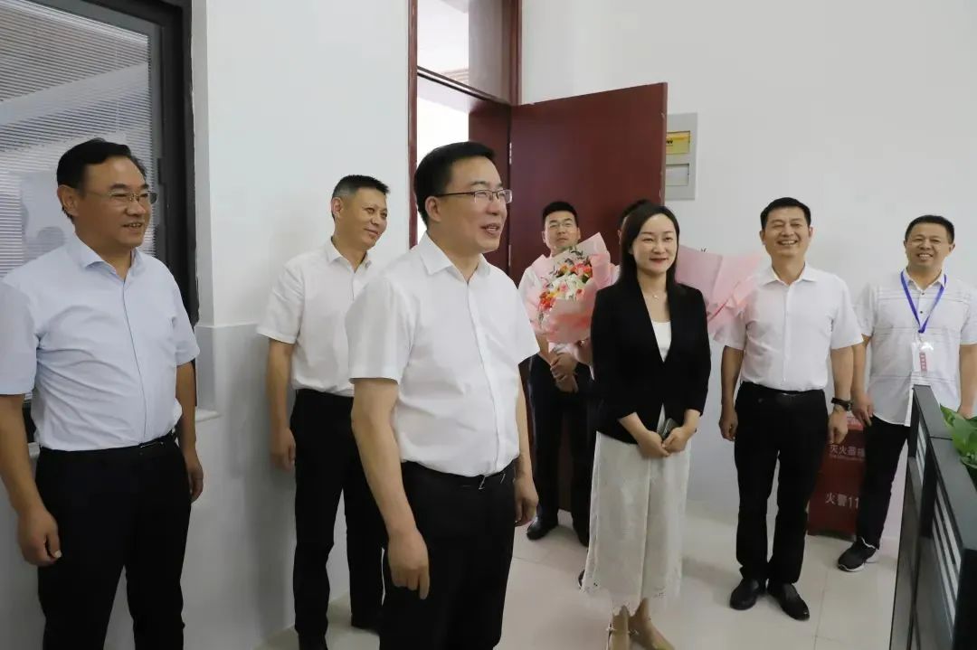 当教师节撞上中秋节广播稿,中秋节撞上教师节