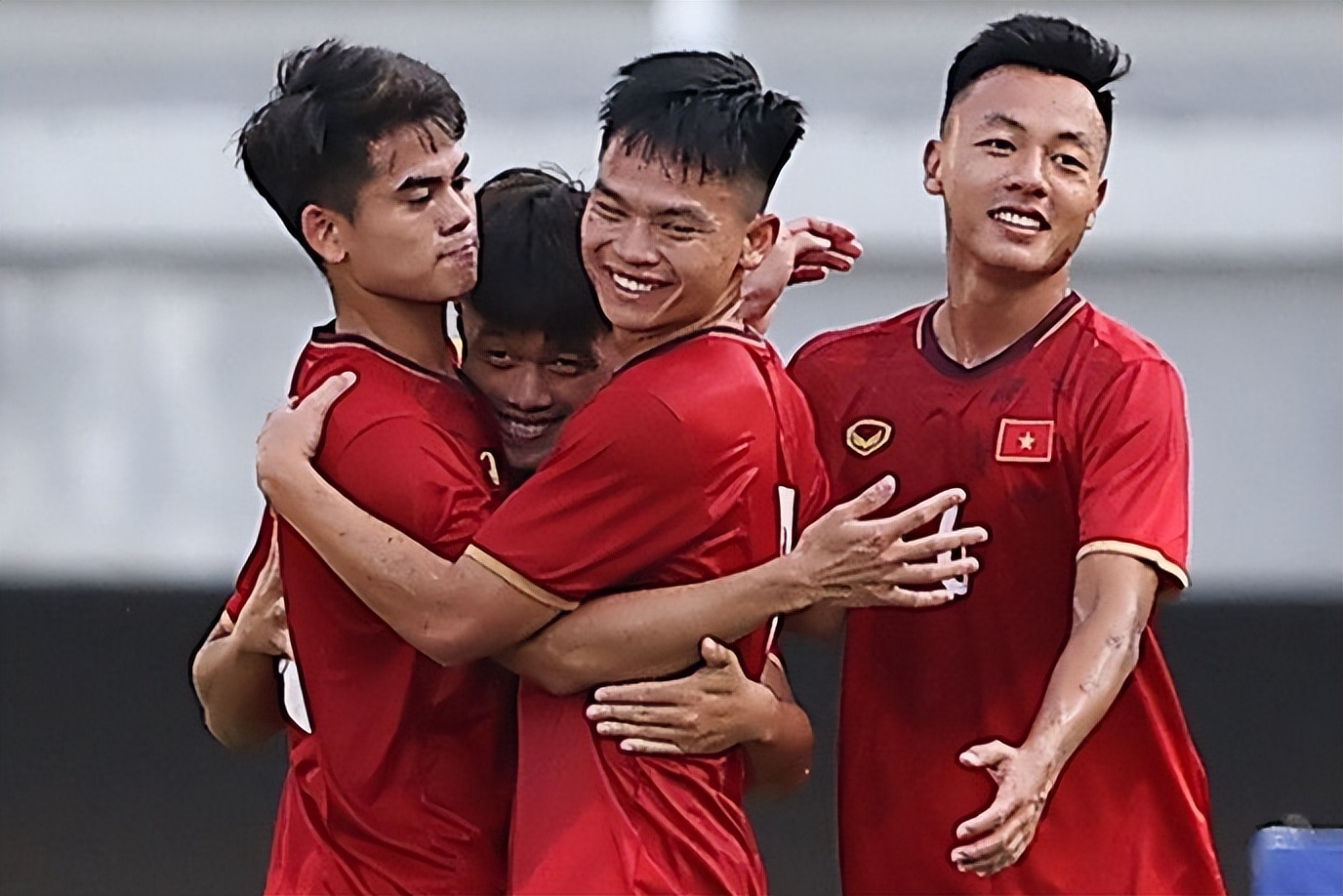 亚青赛2比4,国青6比0亚青赛预赛