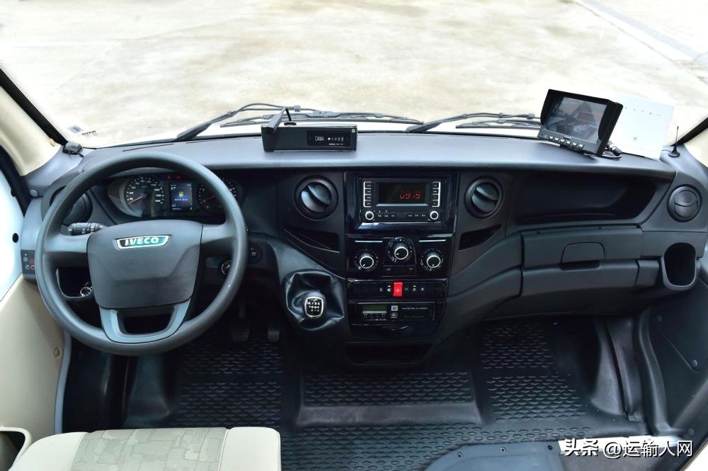 南京旅游消费,依维柯欧风17座客车落地价