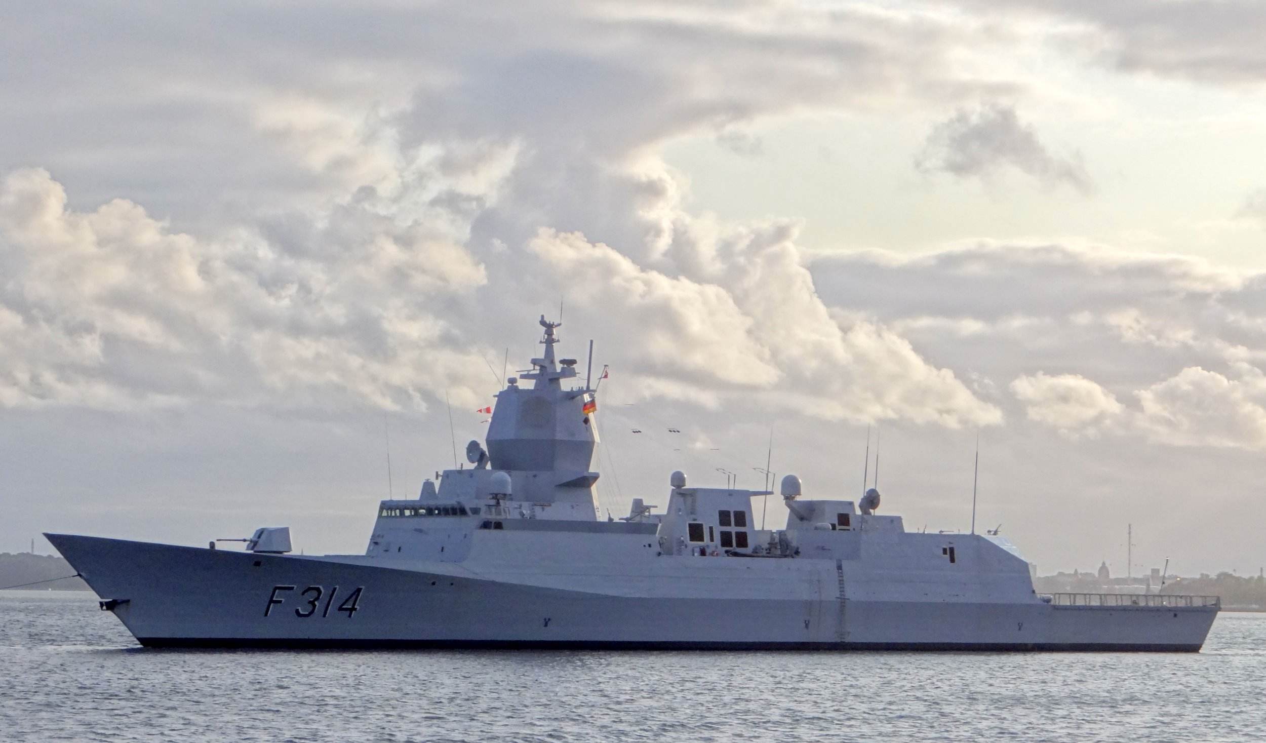 宙斯盾级是护卫舰还是驱逐舰,挪威海军南森级宙斯盾舰