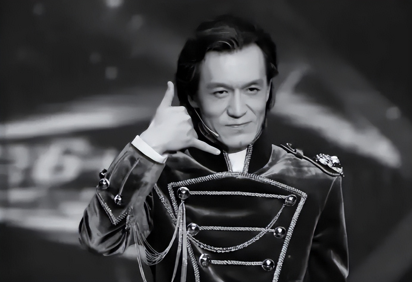 李咏妻子哈文家庭背景显赫,李咏去世后他的妻子哈文怎么样了