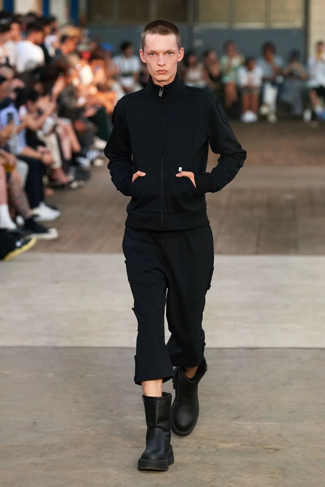 阿玛尼2024米兰春夏时装秀,2024米兰春夏时装周时间表