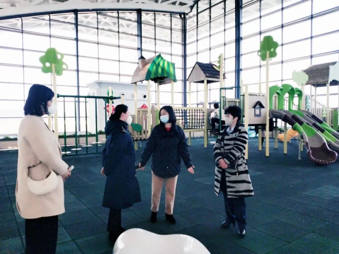 益阳妇联联合打造高铁站“儿童乐园”，小朋友在这里候车超暖超开心~