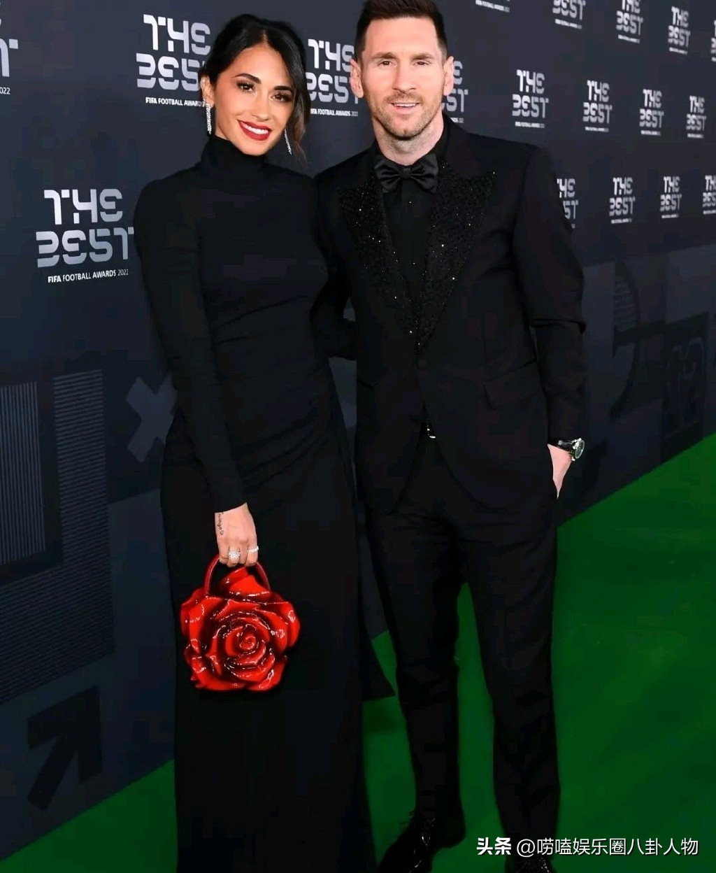 梅西老婆手抓红酒杯跳舞,梅西妻子晒全家庆祝夺冠合照