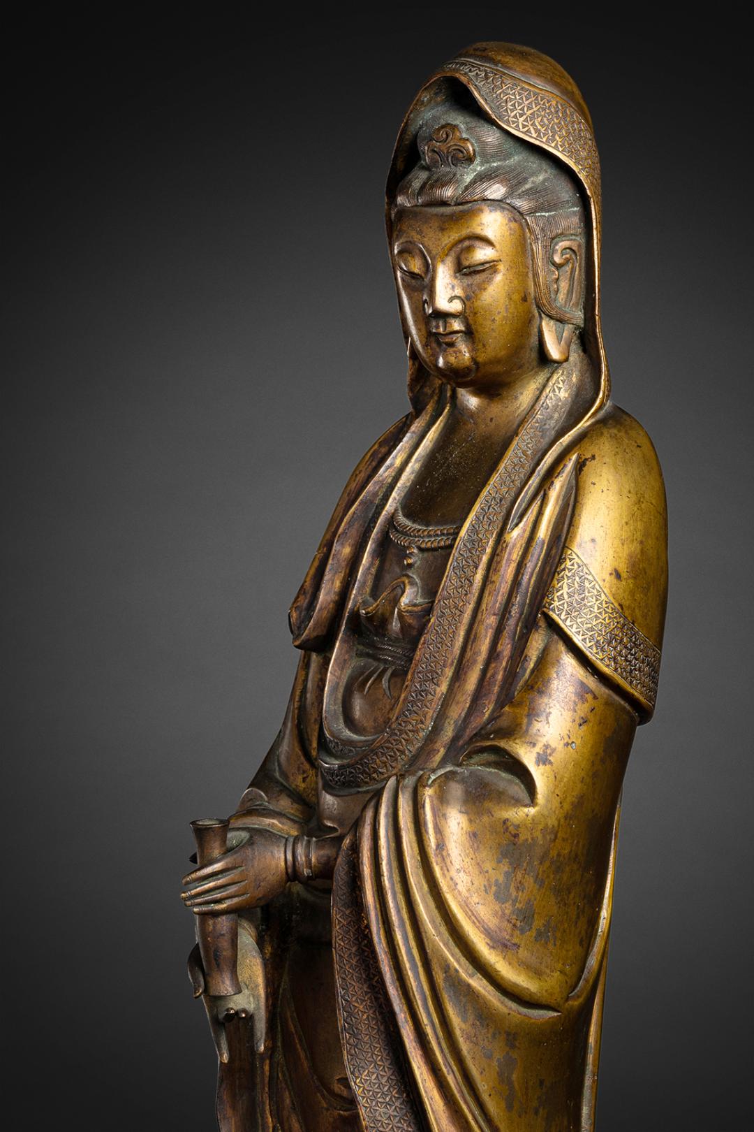 明永乐青花缠枝莲纹大碗拍卖,宣德青花缠枝牡丹纹菱口碗