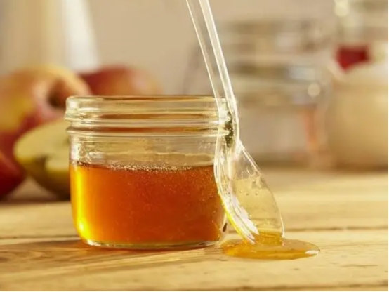 蜂蜜什么时候喝最好早上还是晚上,正常喝蜂蜜在哪个时间喝好