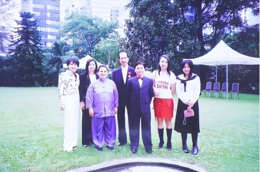 何超盈婚后低调,何超盈几岁结婚