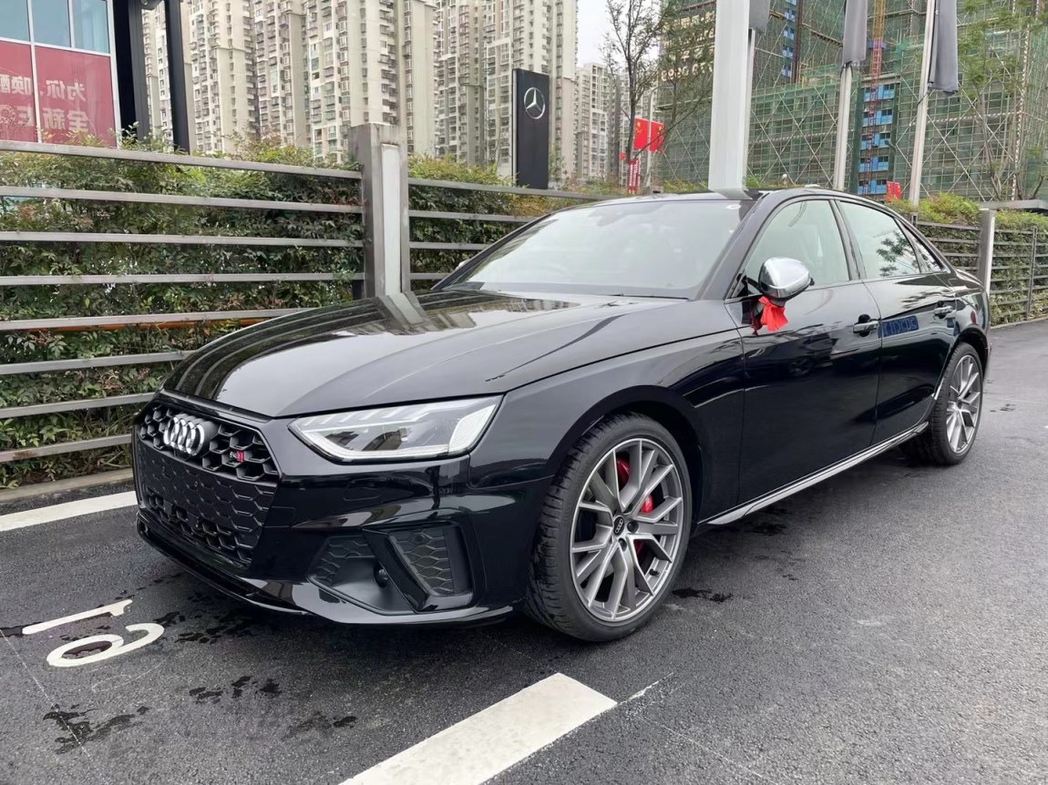 2023款奥迪S4：3.0排量+四驱全进口奥迪，4.7秒破百，50多万上路