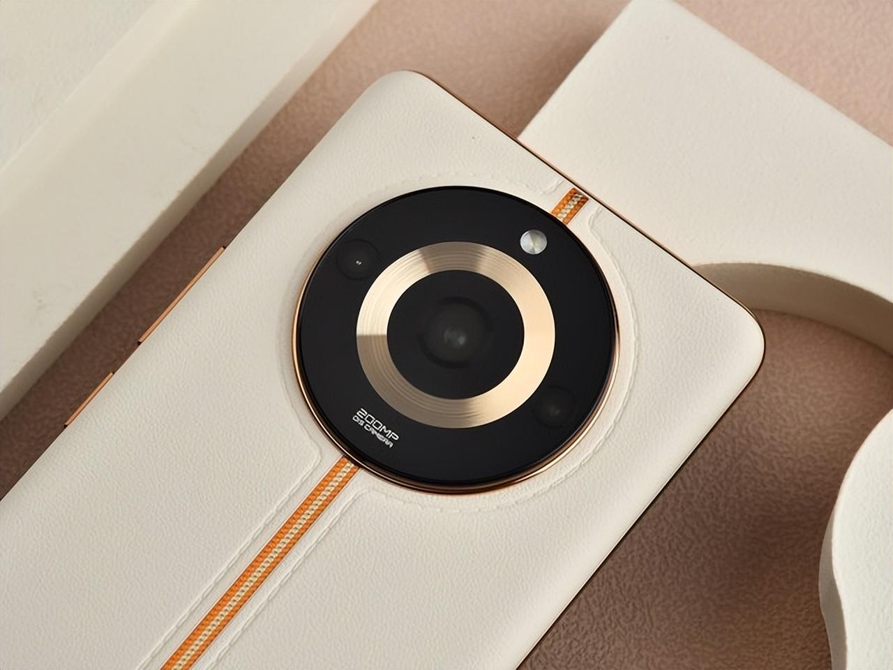 realme11Pro+手机发布：搭载联发科天玑7050芯片！