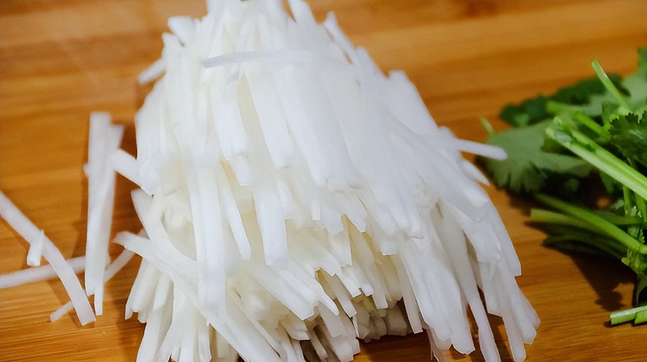 吃白萝卜清肺润肺养肺,用白萝卜润肺止咳小妙招