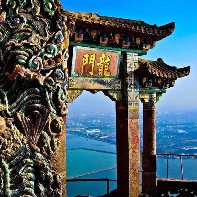 昆明可以爬的最大的山,云南必去的八大名山