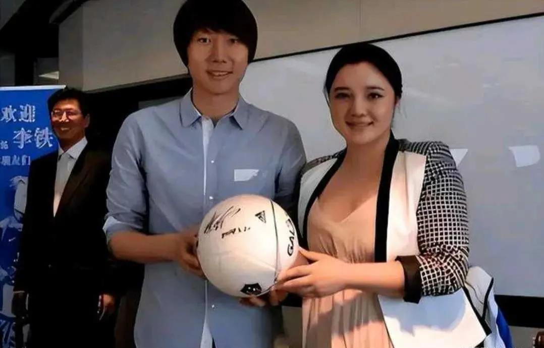 鏉庨搧鑰佸﹩榫欒彶鏄彴鐞冭鍒ら緳鑿插悧,榫欒彶鏉庨搧鑰佸﹩鍥炴潵浜嗗悧