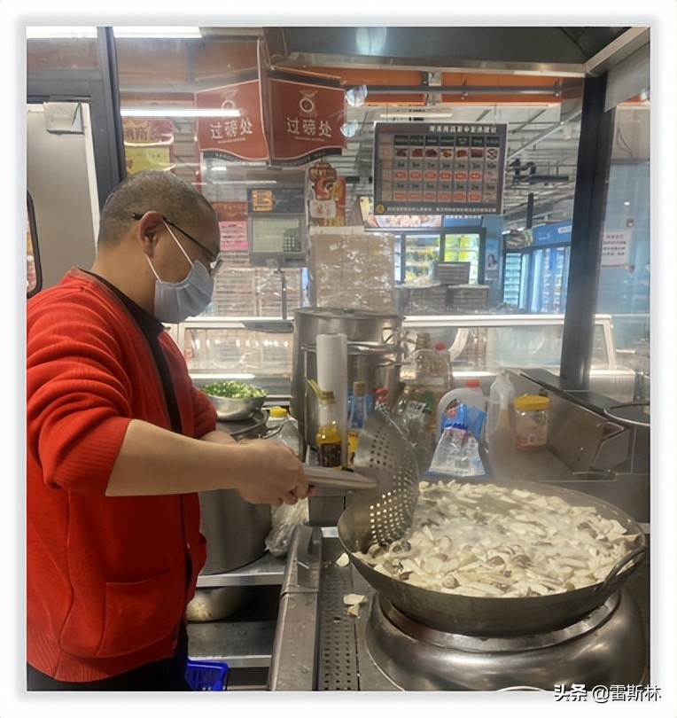 “我在大润发打了32天地铺，才知道疫情下的人最需要什么”