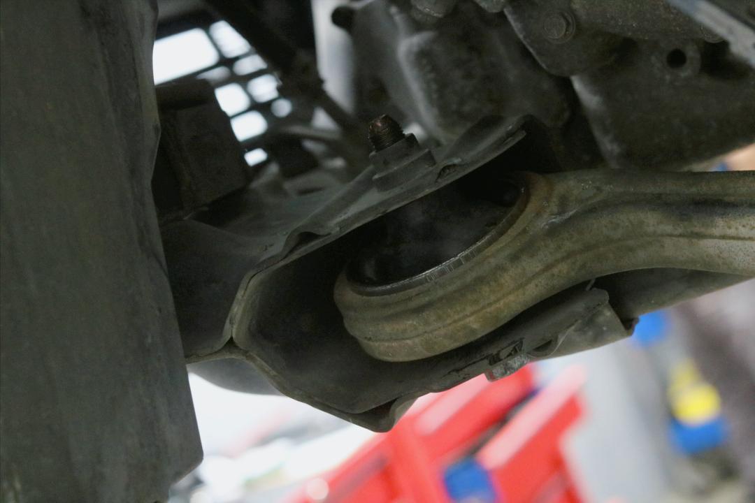 老款艾力绅二手车修复,老车翻新艾力绅