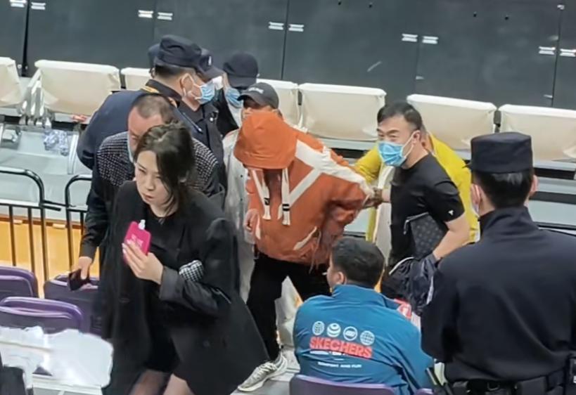 赵本山看辽宁篮球照片,赵本山与辽篮最近情况