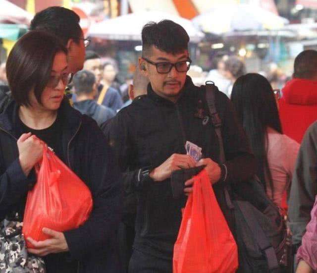 嫁入豪门的八大男星,8位明星娶外籍老婆