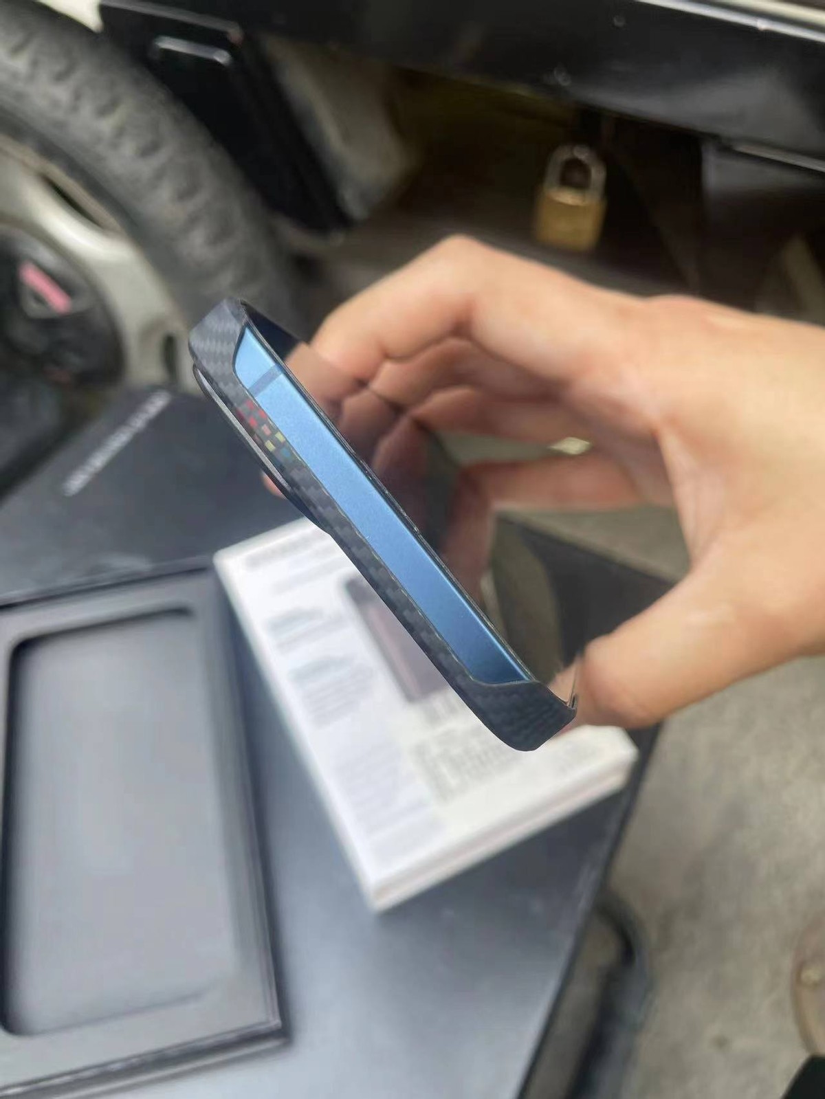 pitaka手机壳对比苹果原装壳,pitaka手机壳什么材质