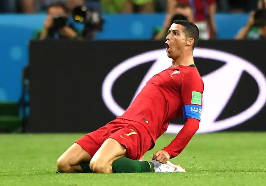 c罗一球一助帮助葡萄牙,葡萄牙被偷球后c罗及其队友反应