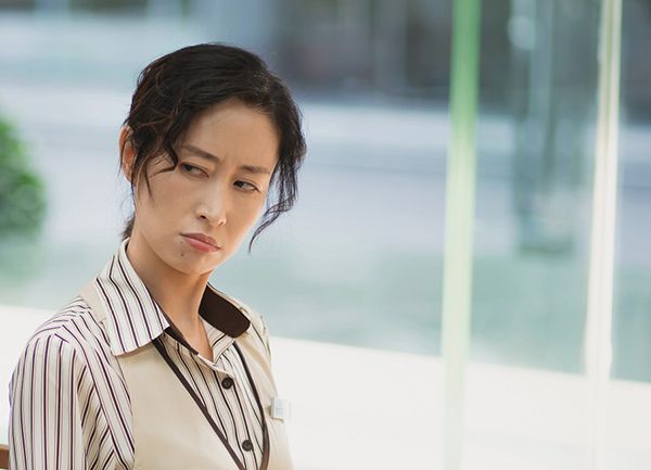 瞪眼咆哮,摇头晃脑,这6位演技被高估的“老戏骨”,该亮亮相了