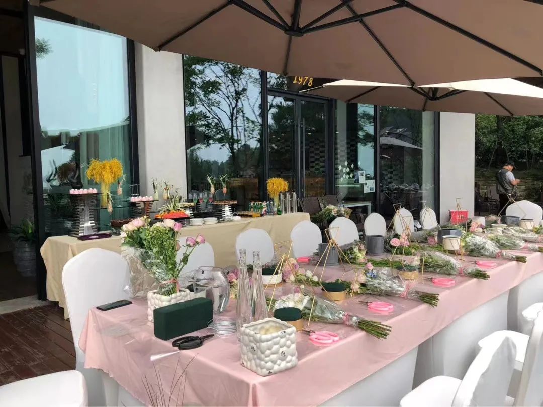 今年3.8节，这三家花店沙龙为何生意火爆？