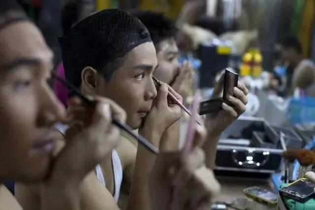 泰国人妖到底有多惨？揭秘泰国人妖的“前世今生”，看完大开眼界