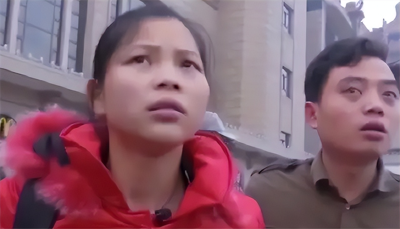 刚出生的小孩长满了黑斑,刚出生小孩皮肤黑斑