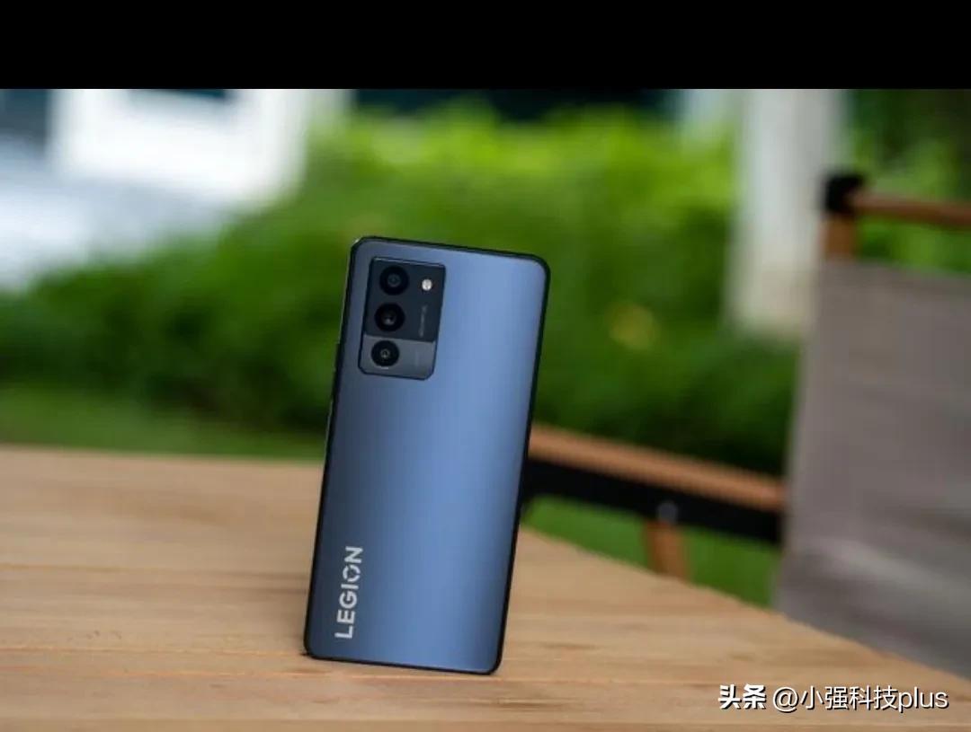 目前最值得买手机是哪一款,现在买手机哪款最合适2000元左右