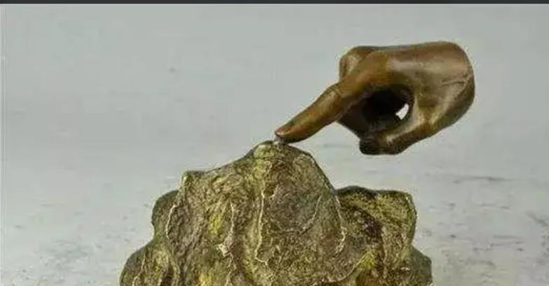 重庆男子双手竟能点石成金，将5块钱的石头转卖上万，如何做到的