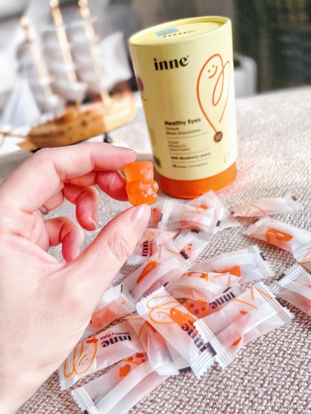 童年时光护眼软糖,佳思敏和童年时光护眼软糖哪个好