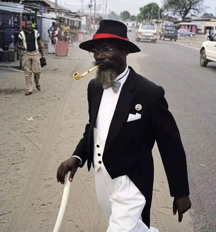 疯狂的非洲“高质量男”：为了一套衣服，不惜卖掉自己的房子