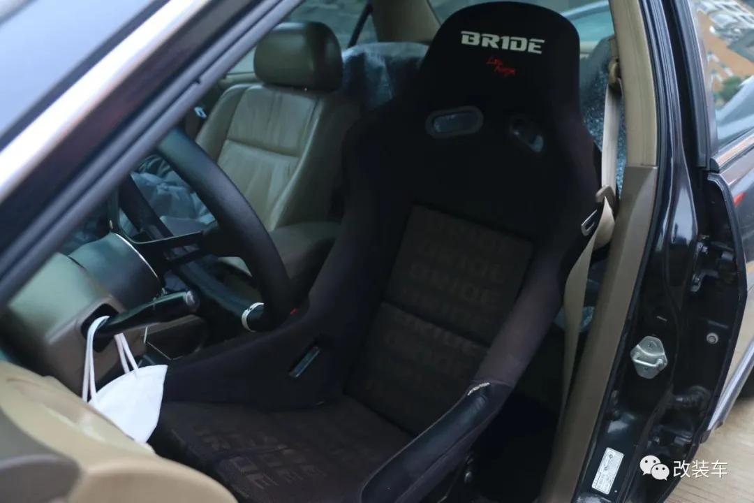 99年小伙的竞技风雅阁,被“美式截停”后也阻挡不了他继续玩车