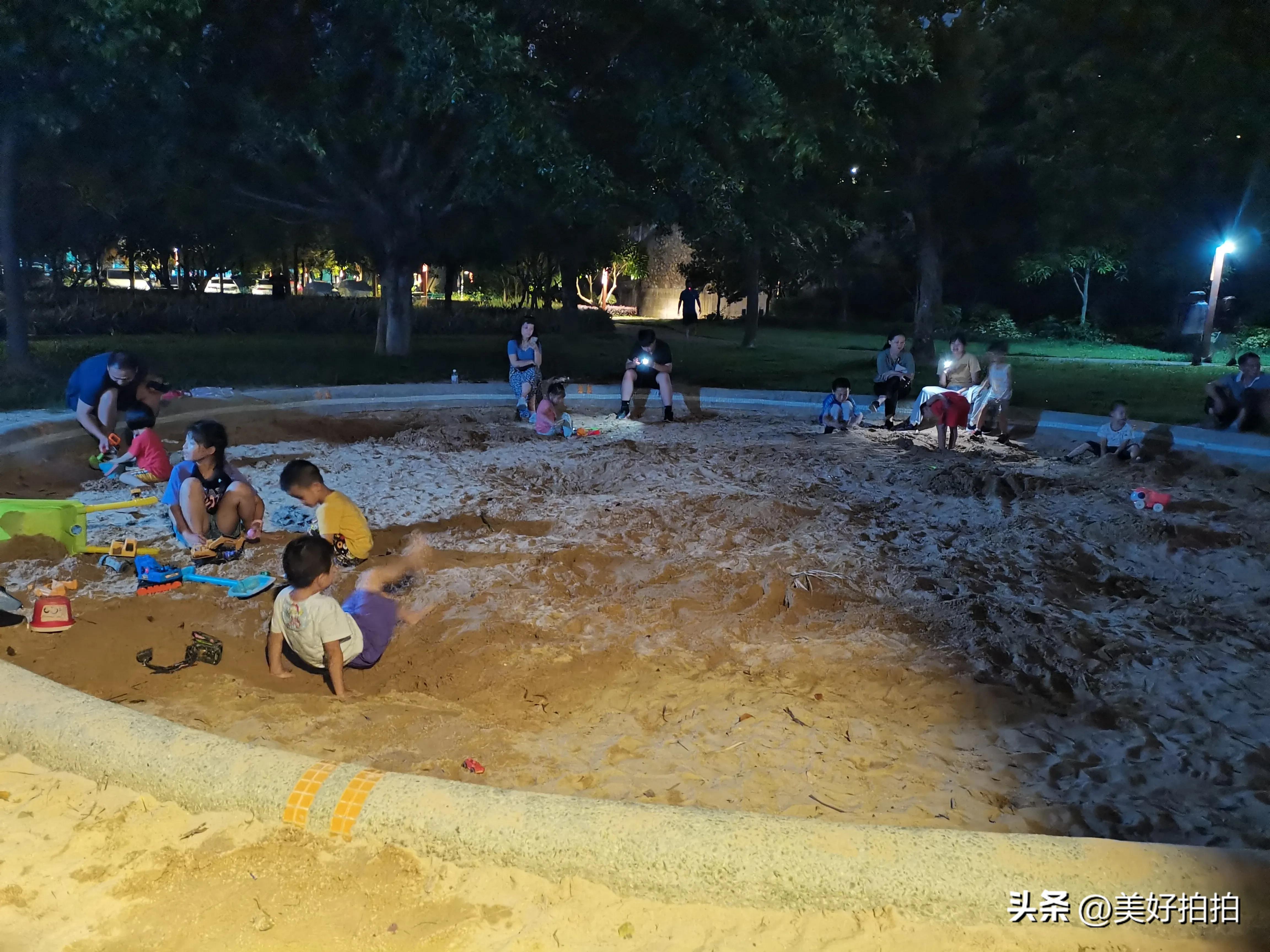 邕江边尽情放松,夜晚邕江边吹吹风